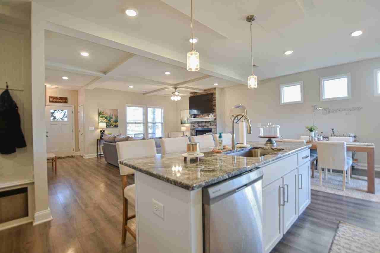 1046 Creek Way - Photo 7 of 16