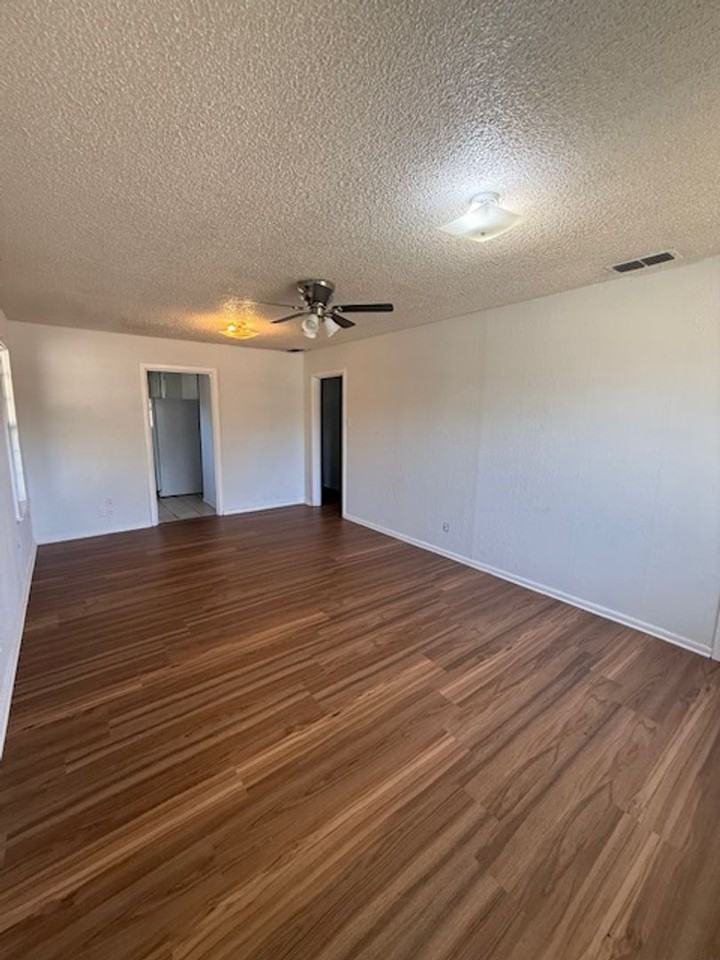 1533 Bridge Ave - Photo 3 of 15