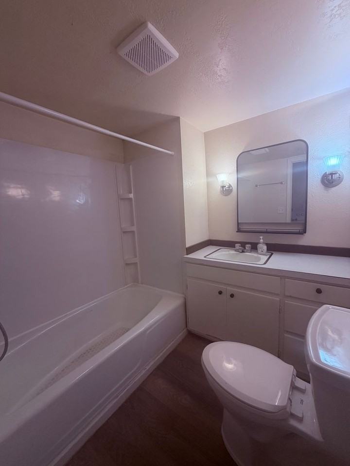 511 N Pennsylvania St - Photo 3 of 8