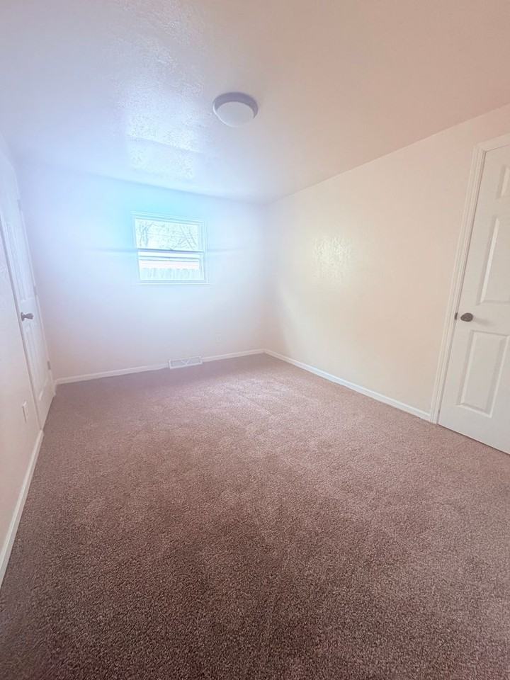 511 N Pennsylvania St - Photo 6 of 8