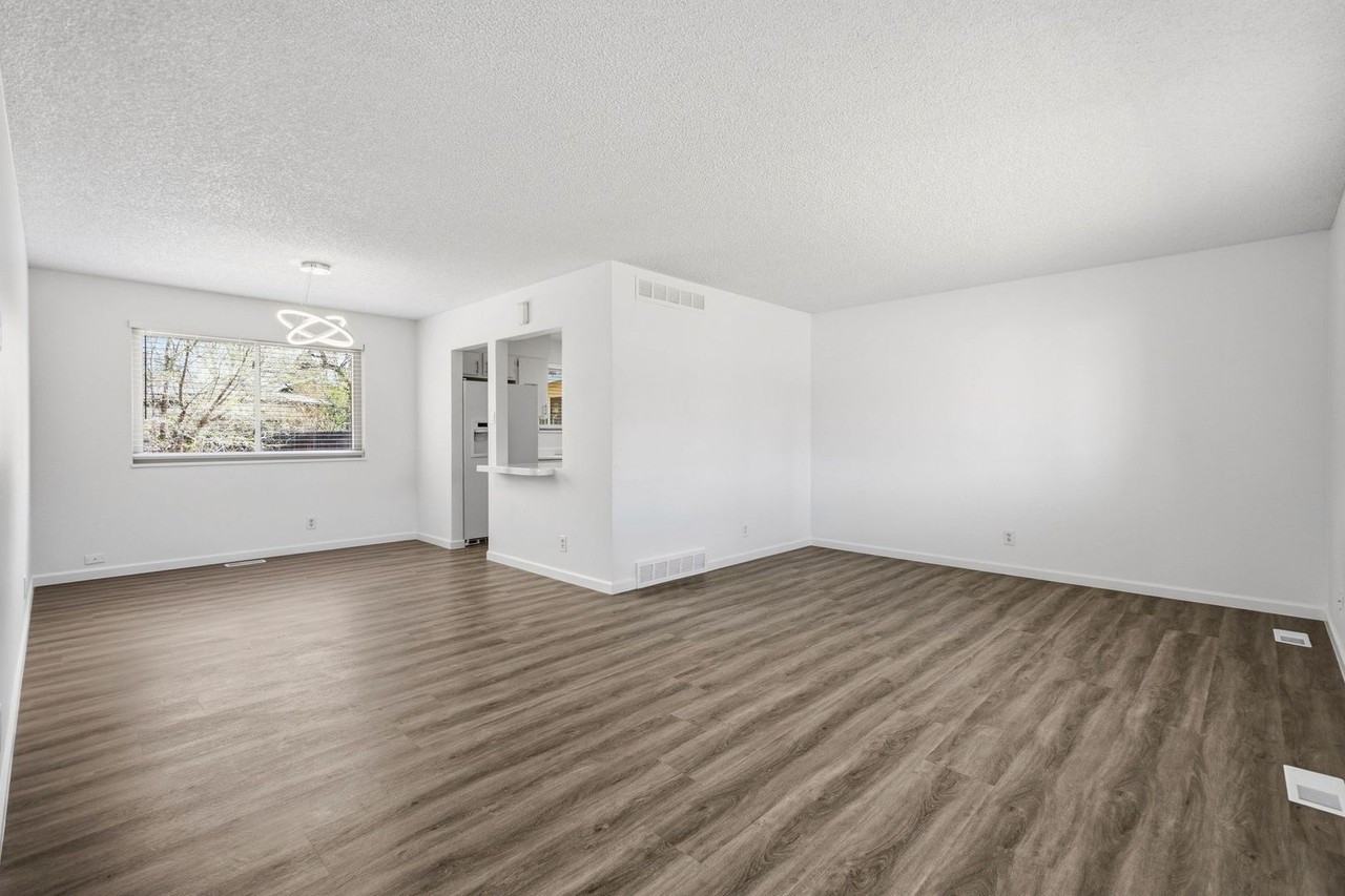 7112 S Washington St - Photo 4 of 38