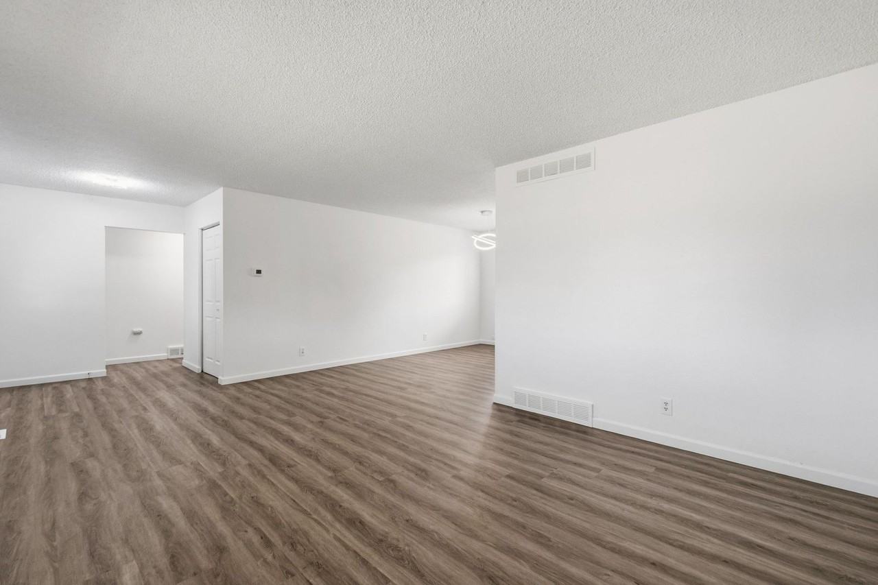 7112 S Washington St - Photo 5 of 38