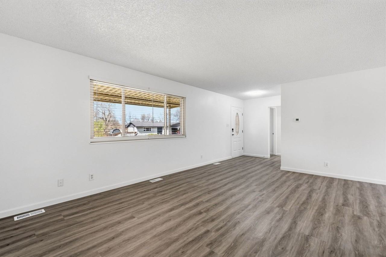 7112 S Washington St - Photo 6 of 38