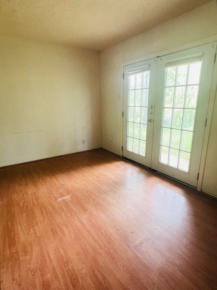 421 Arthur Dr - Photo 3 of 6