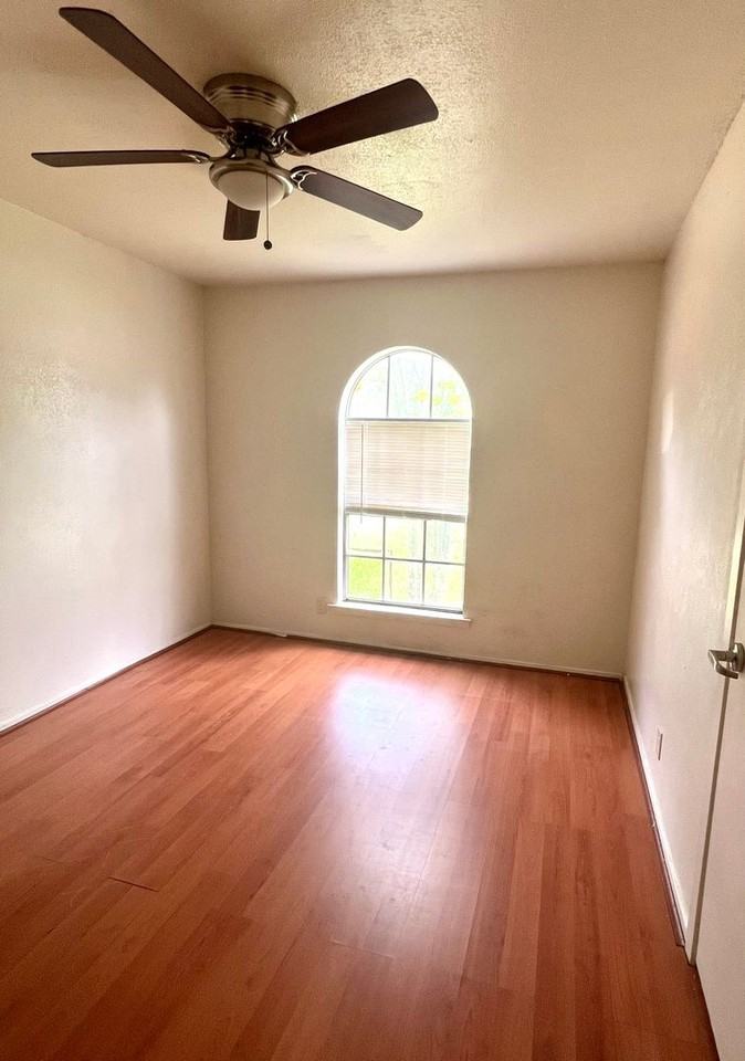 421 Arthur Dr - Photo 5 of 6