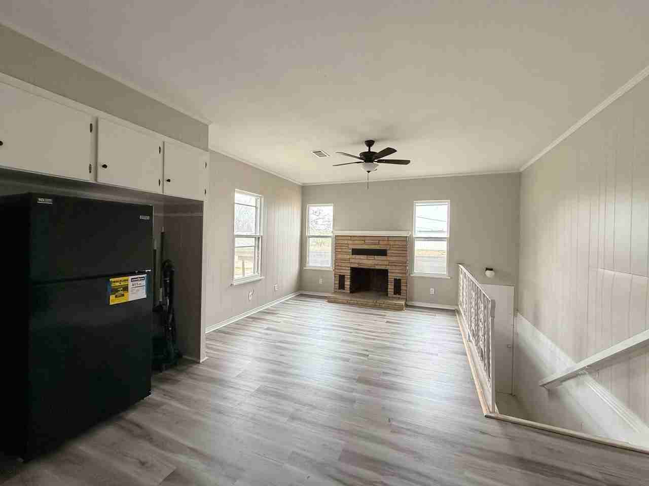 592 Bates St - Photo 4 of 10