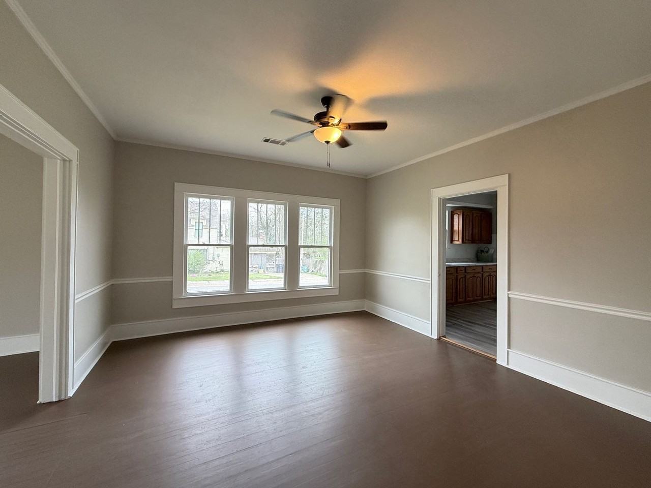 592 Bates St - Photo 5 of 10