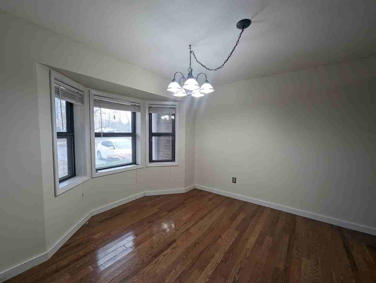 180 Pool Dr - Photo 3 of 18