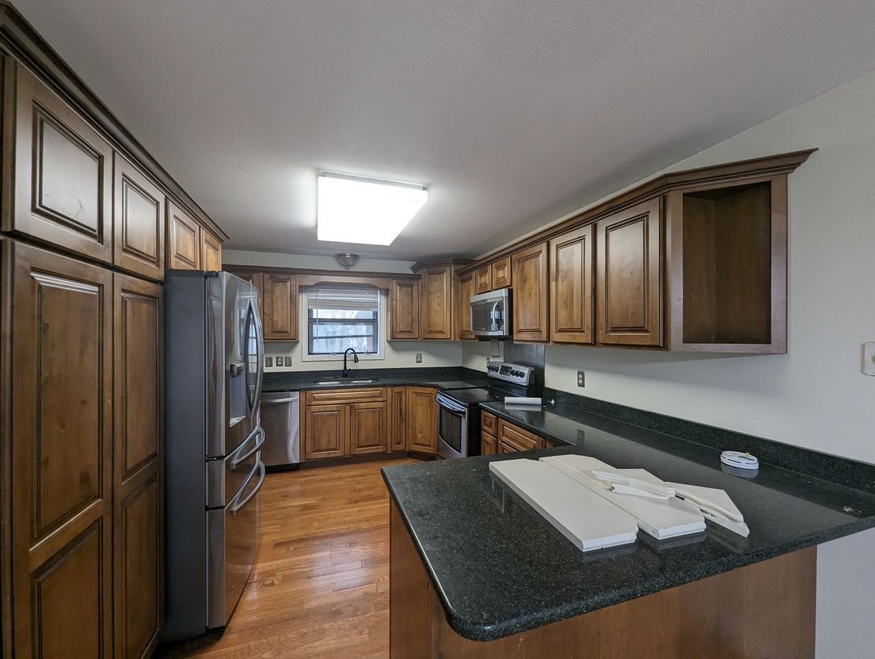 180 Pool Dr - Photo 4 of 18