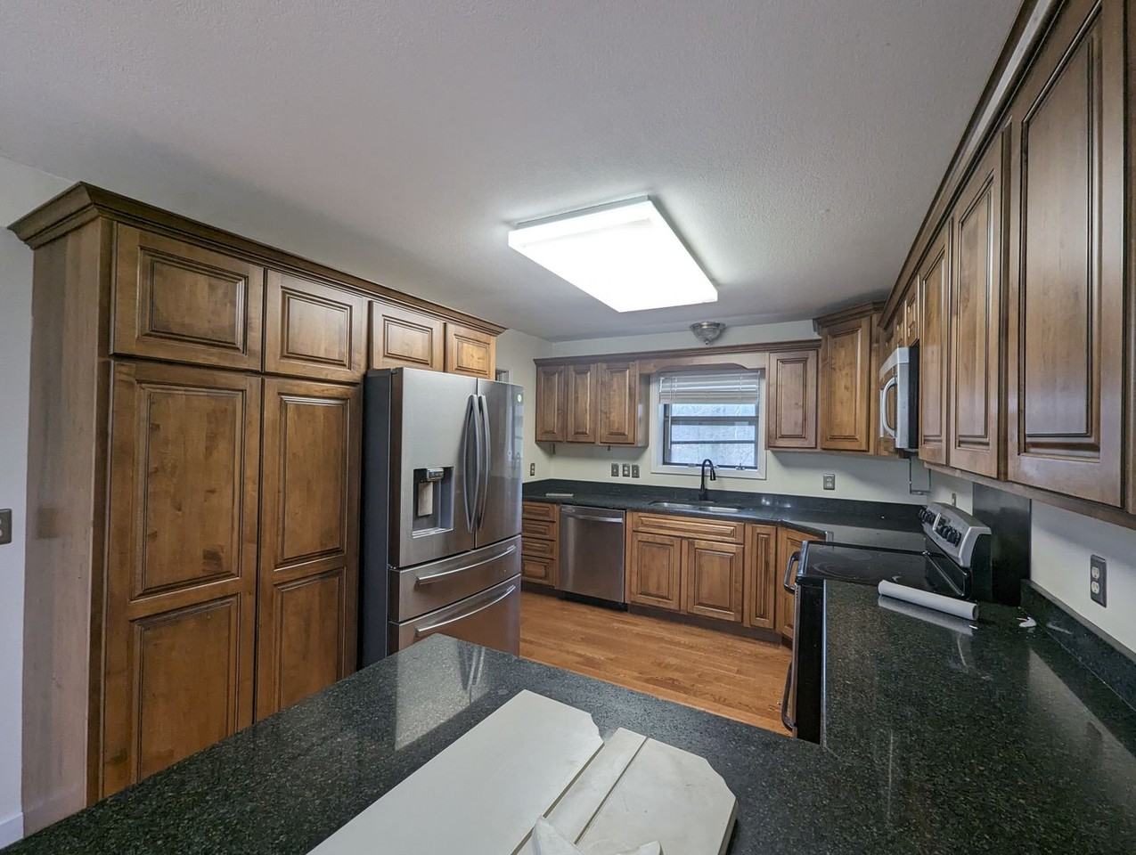 180 Pool Dr - Photo 5 of 18