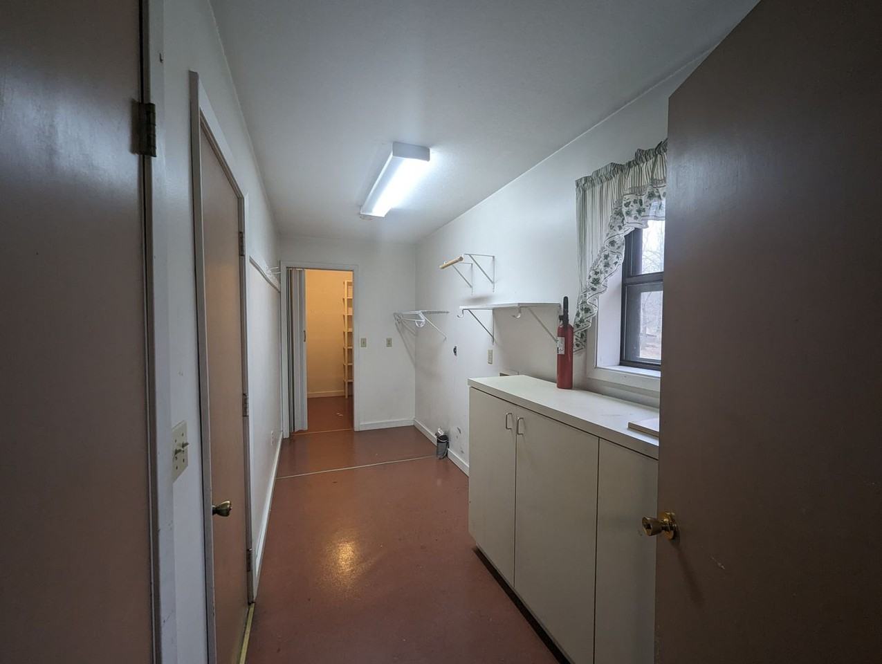 180 Pool Dr - Photo 6 of 18