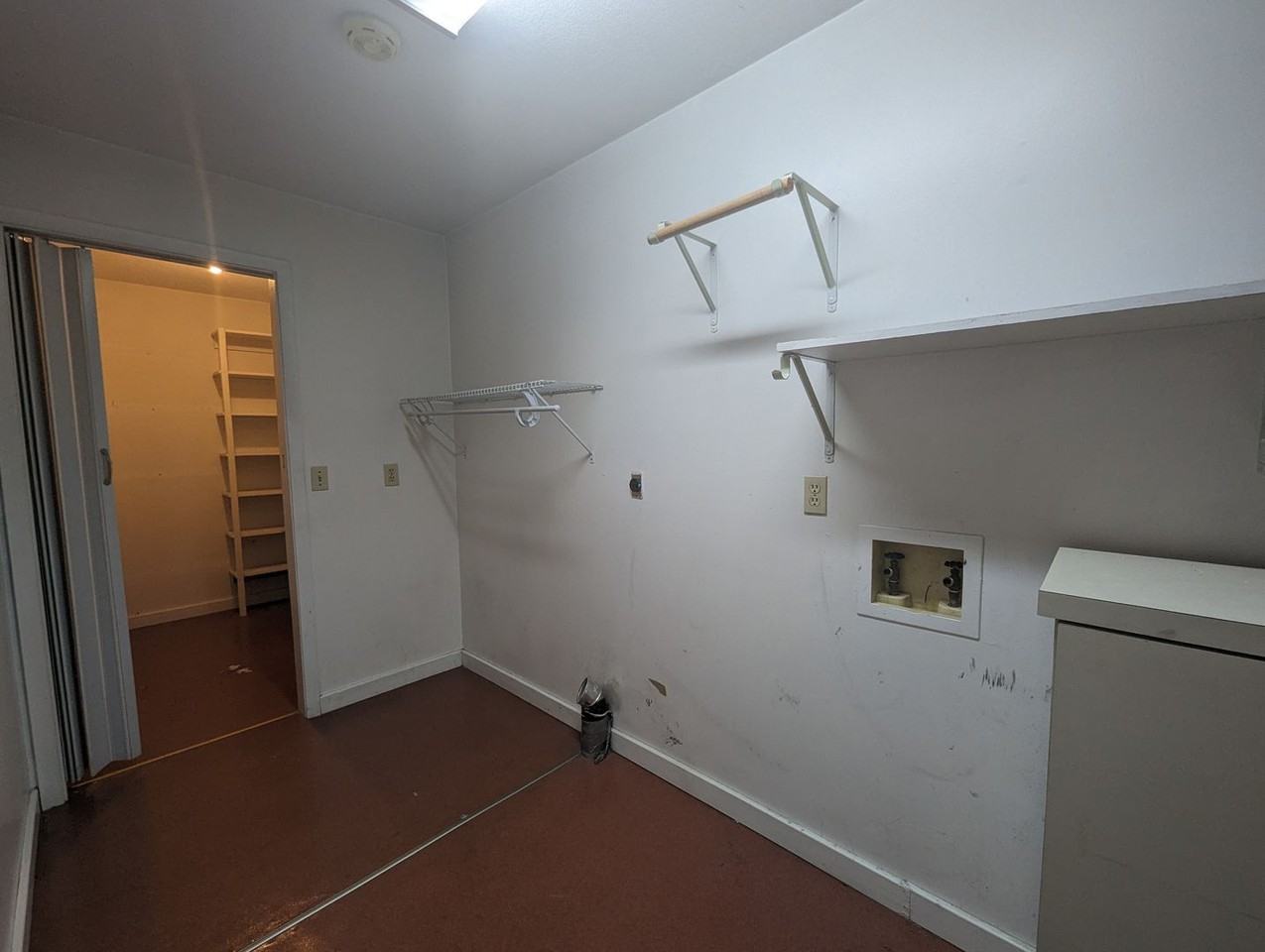 180 Pool Dr - Photo 7 of 18