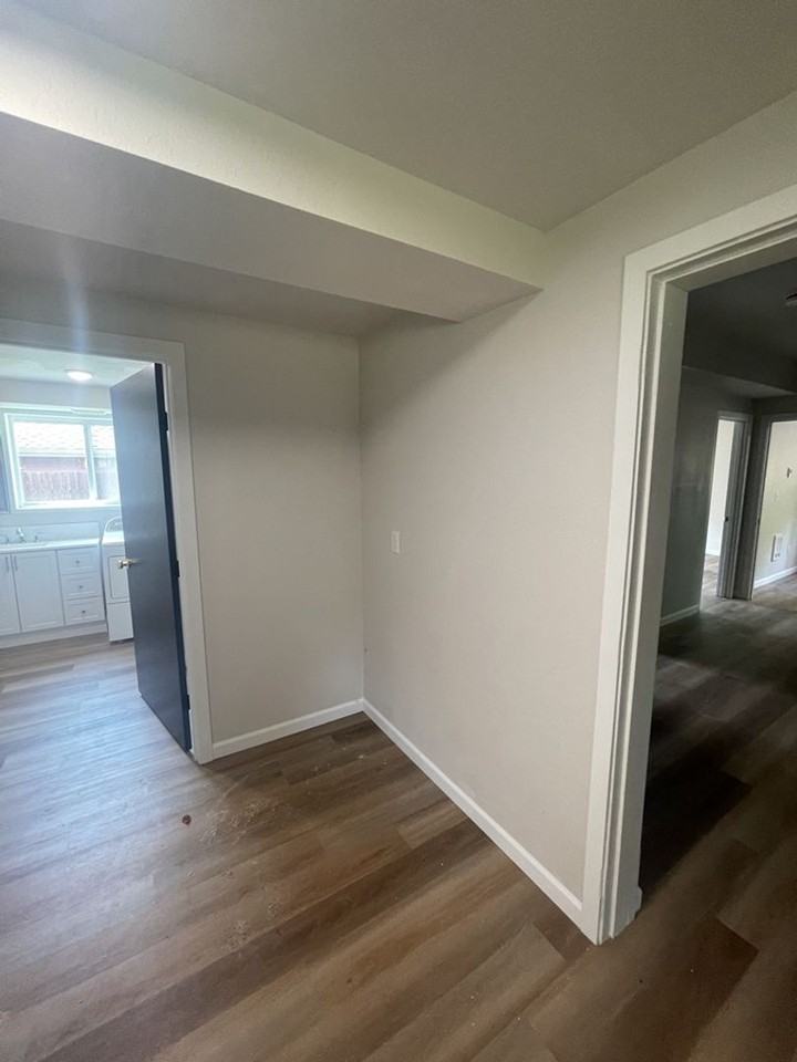 1017 Yew St - Photo 4 of 14