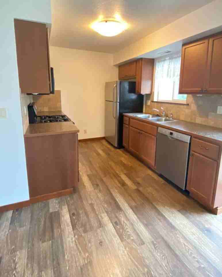 1610 N Catherine St - Photo 5 of 16