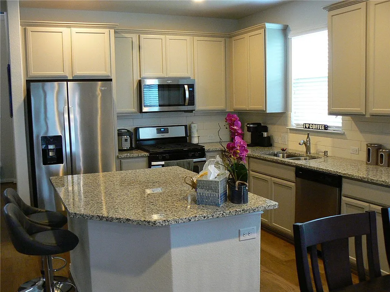 5900 Bucine Cv - Photo 5 of 38