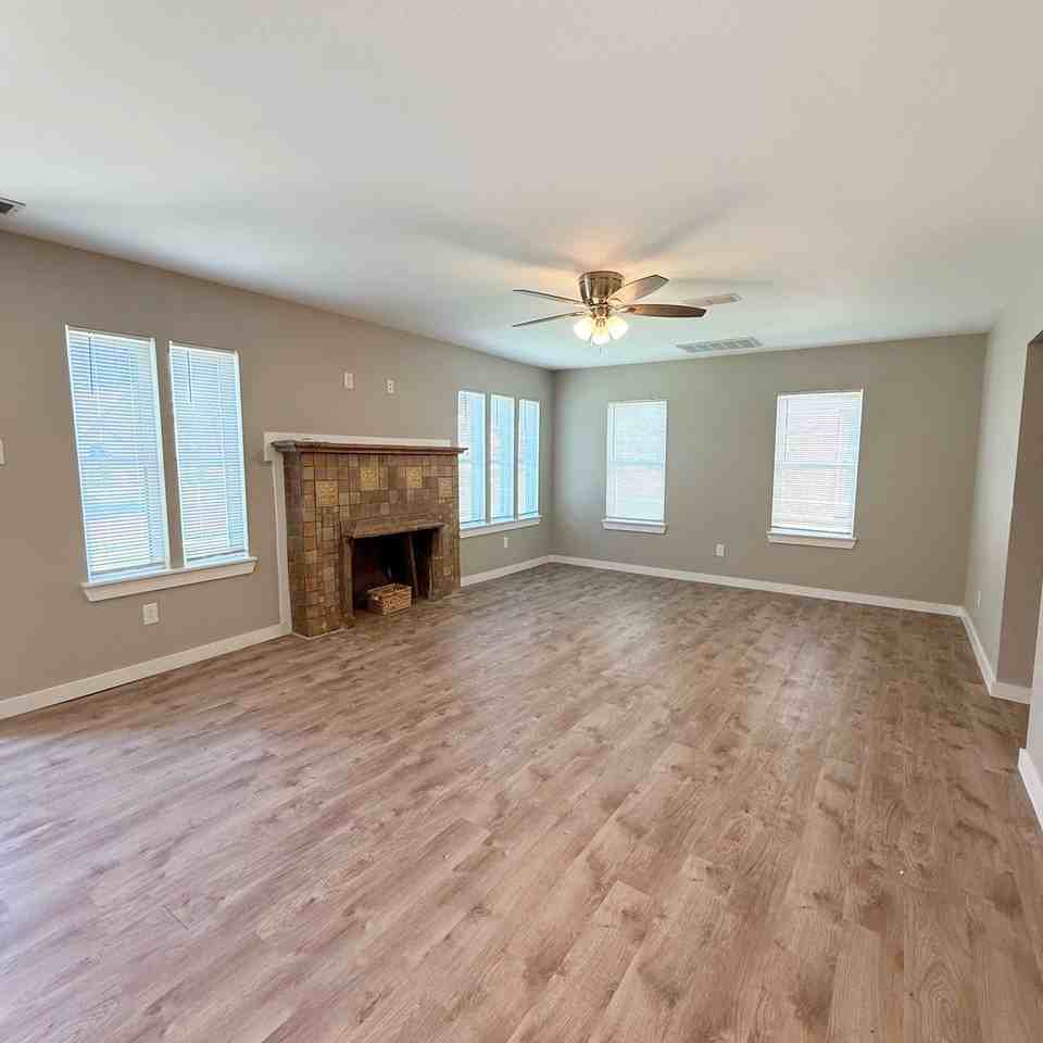 2222 16th St - Photo 3 of 50