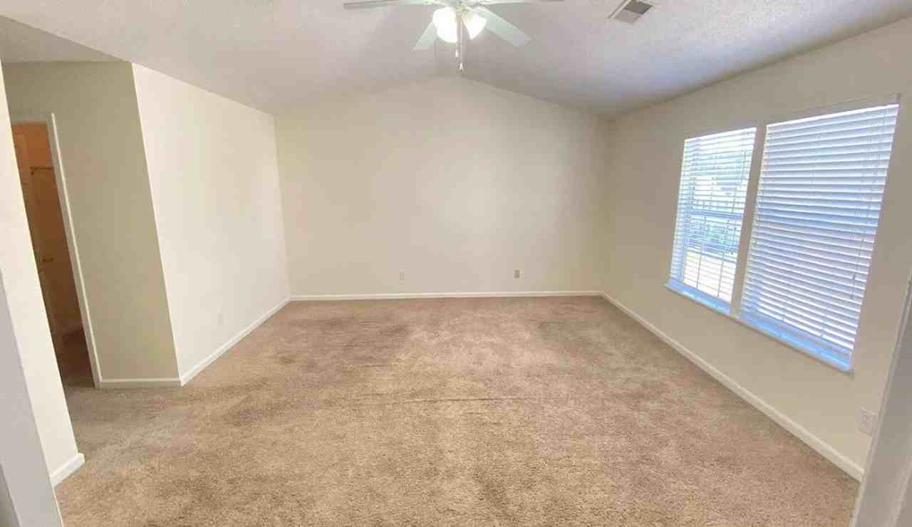 109 Tea Olive Ave - Photo 6 of 11