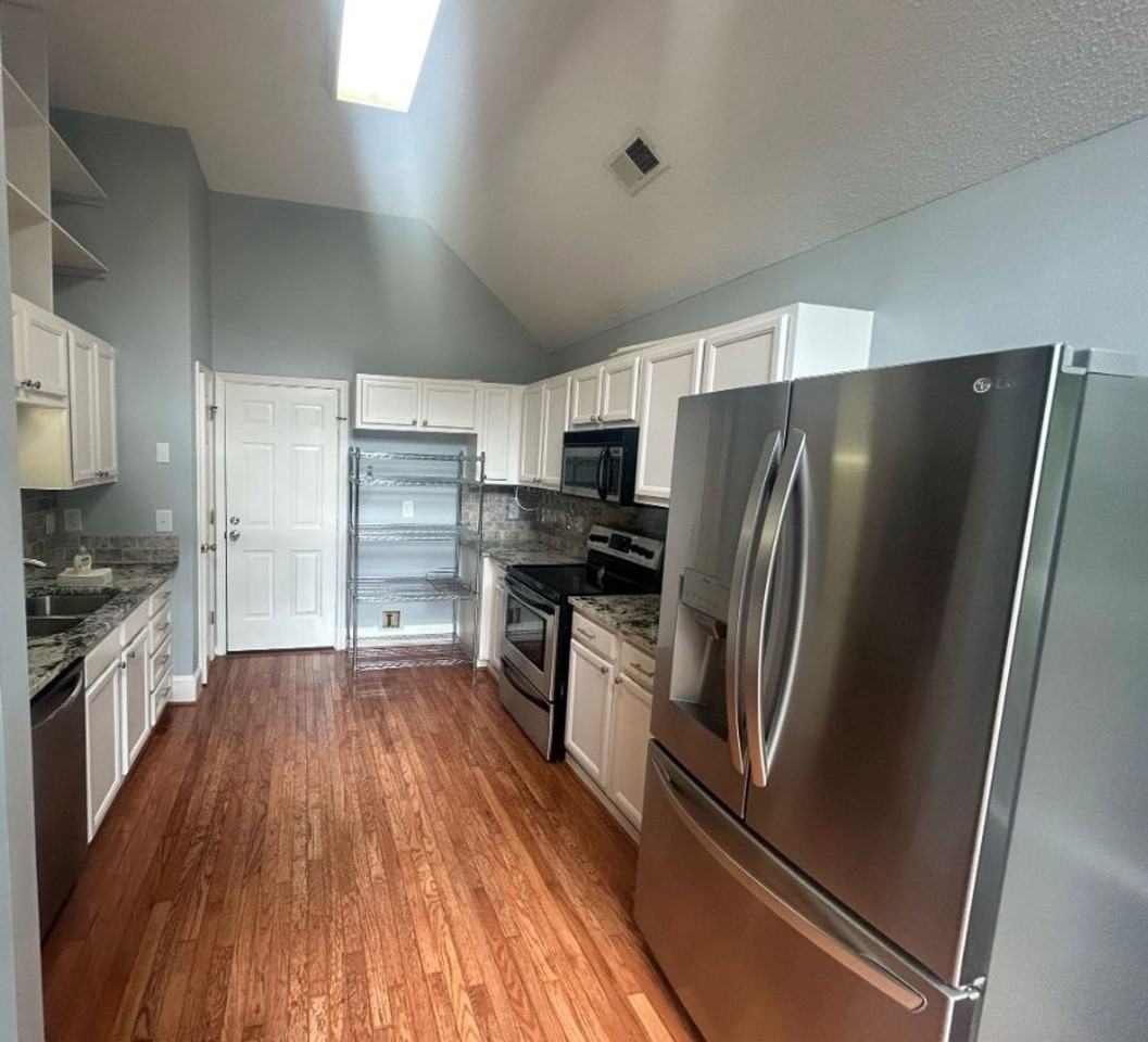 5 Southwell Ct - Photo 3 of 8