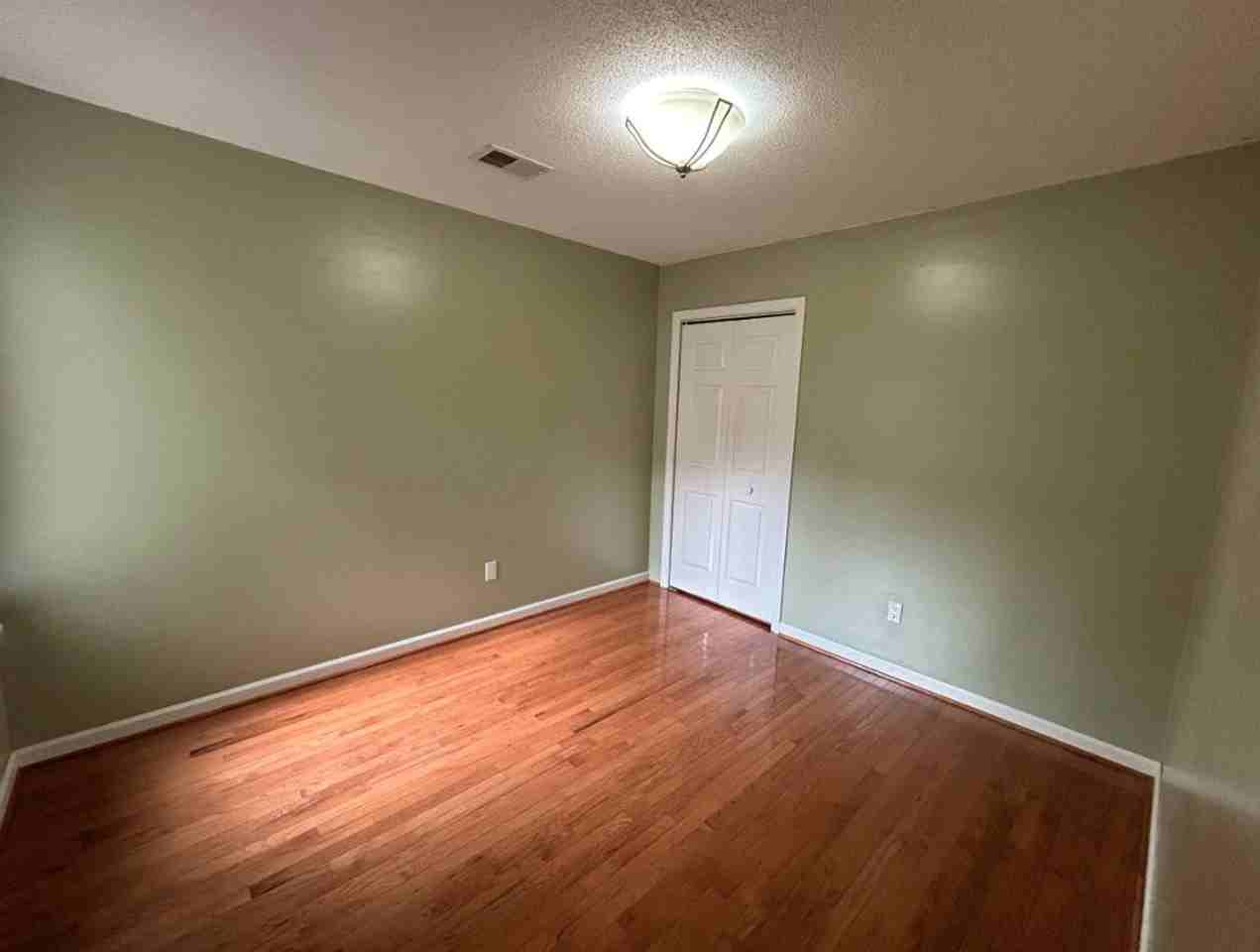 5 Southwell Ct - Photo 6 of 8