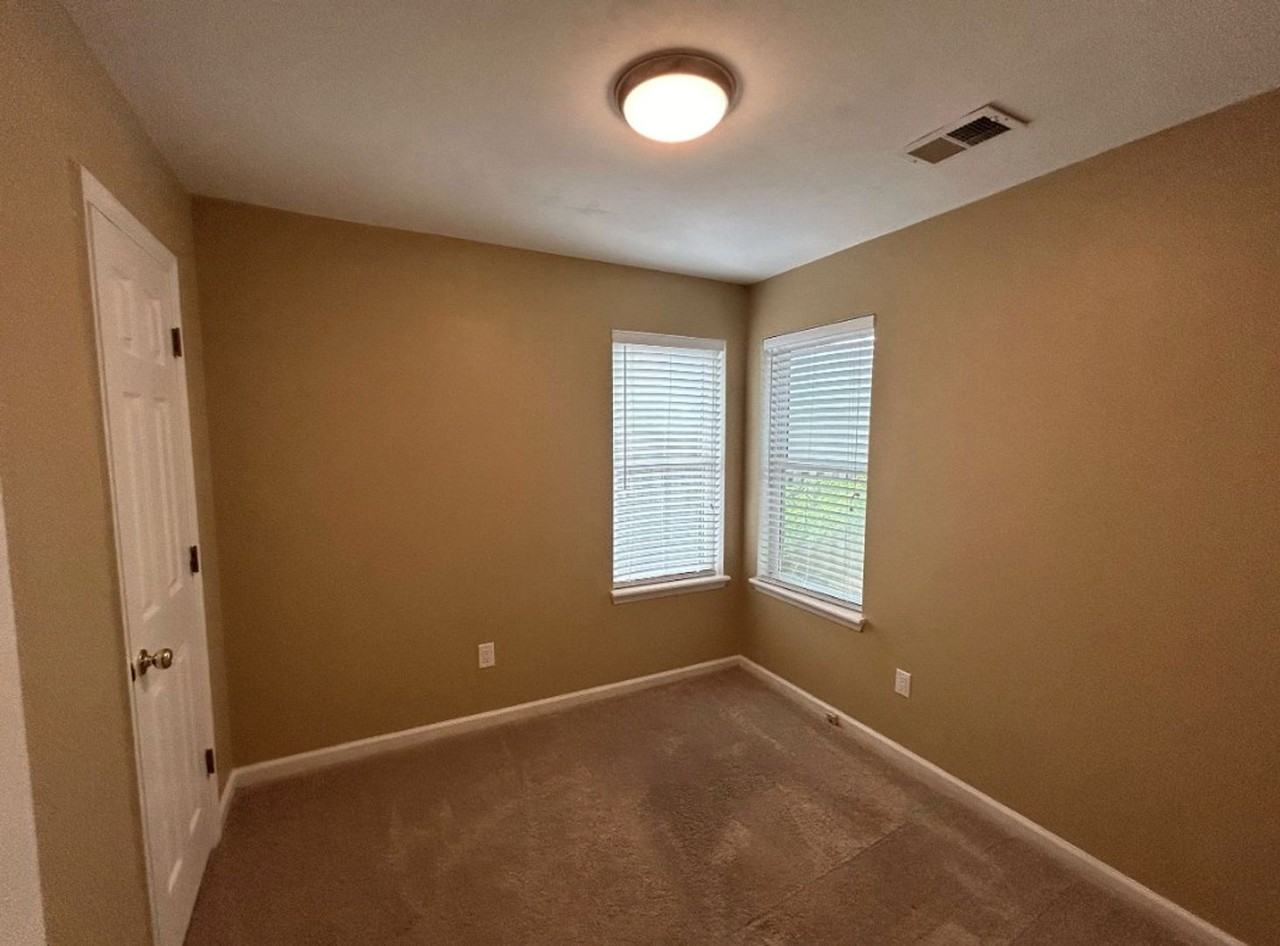 5 Southwell Ct - Photo 7 of 8