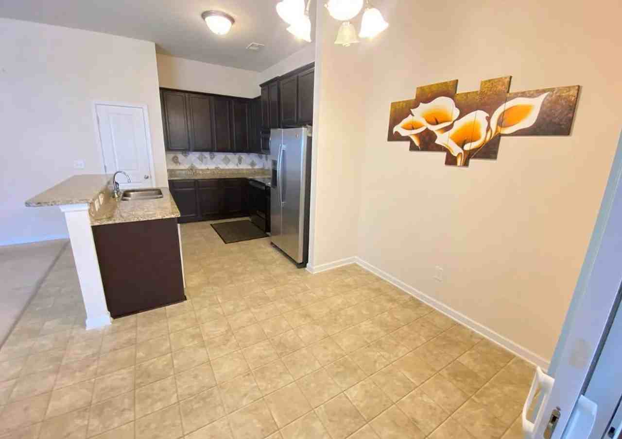 847 Dovefield Ln - Photo 4 of 11