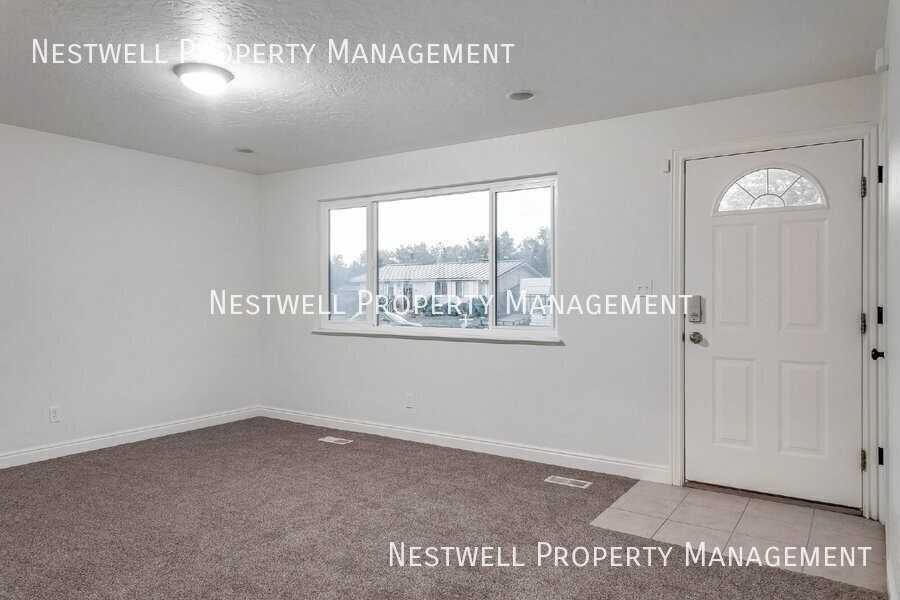 523 W 850 N - Photo 3 of 30