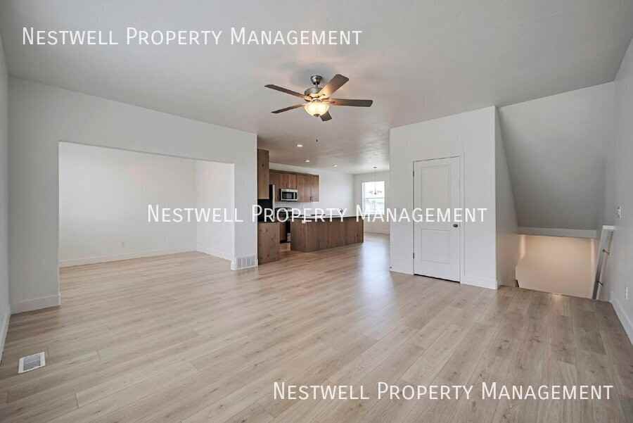 894 W 560 S - Photo 4 of 29