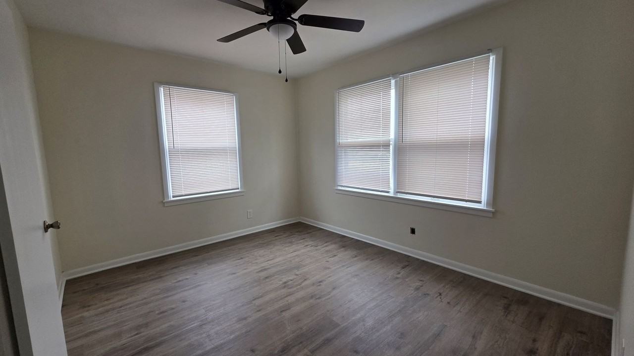 2430 Rio Grande St - Photo 6 of 8