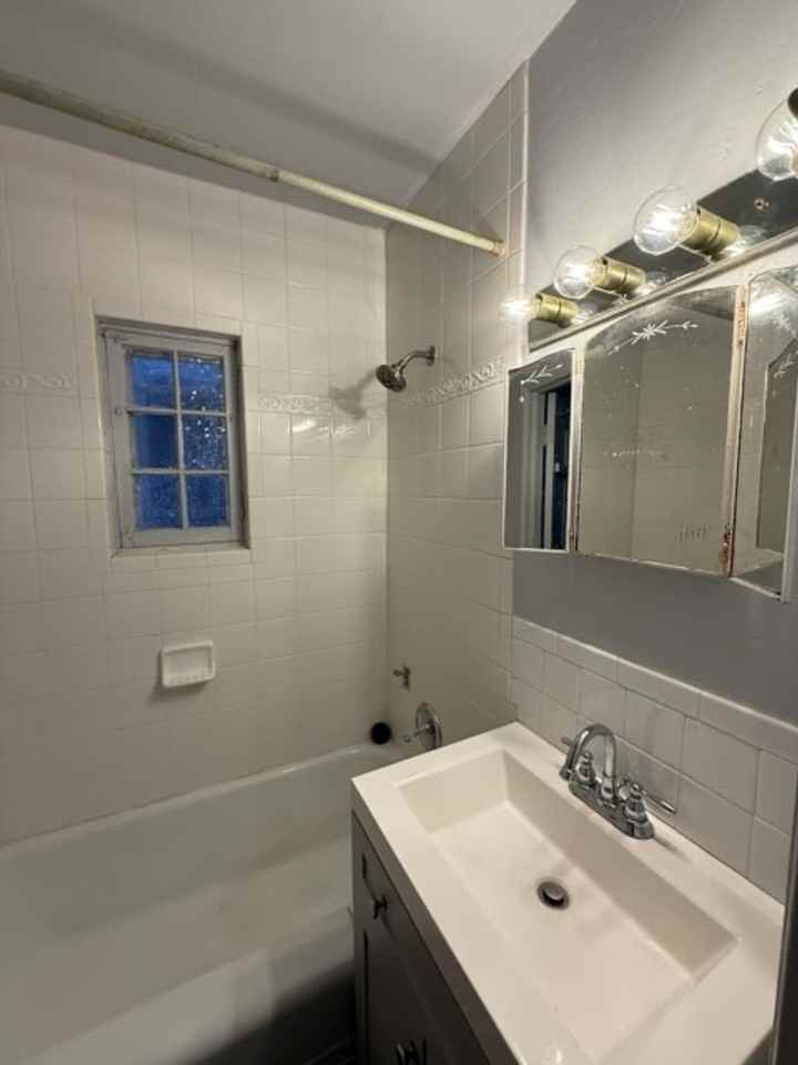 1060 N Downing St - Photo 5 of 10