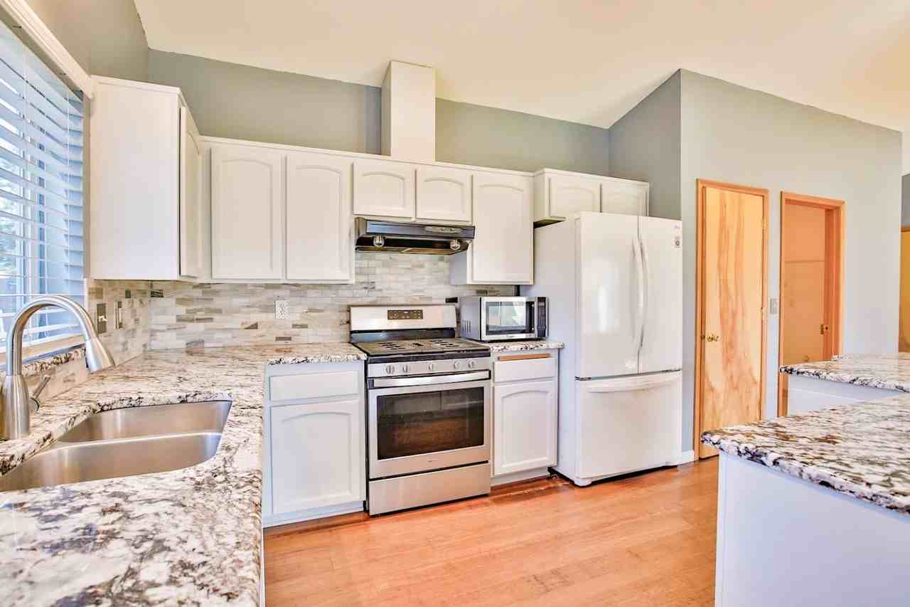 2579 Olympic Dr - Photo 3 of 28