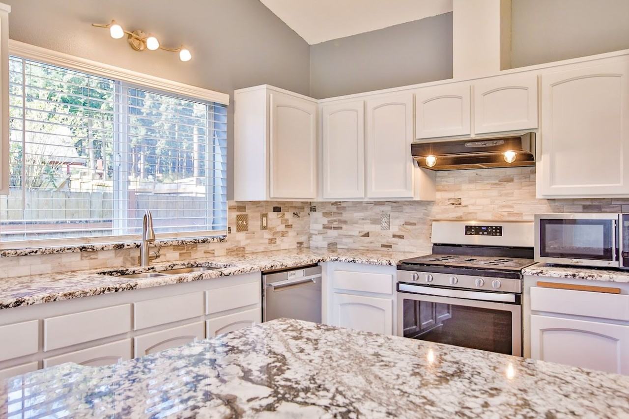 2579 Olympic Dr - Photo 4 of 28