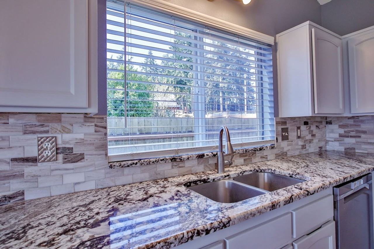 2579 Olympic Dr - Photo 5 of 28