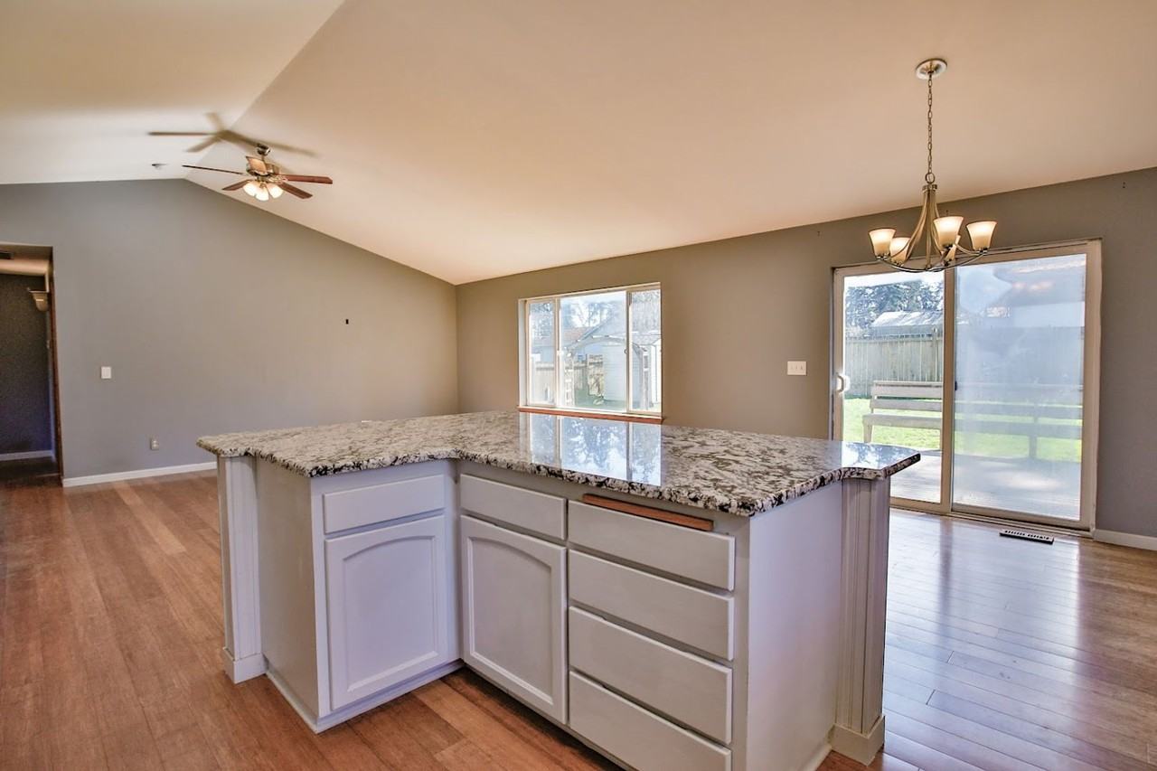 2579 Olympic Dr - Photo 6 of 28