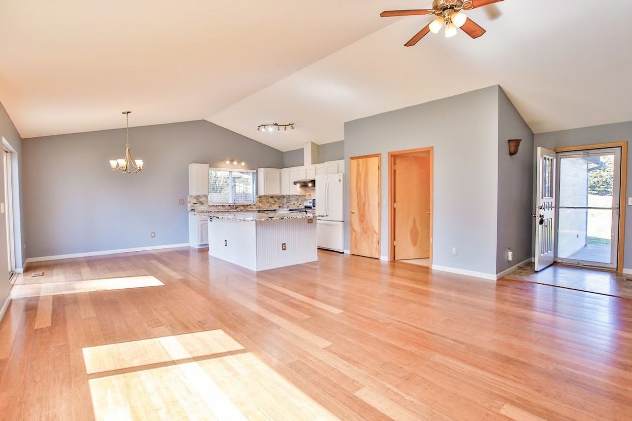 2579 Olympic Dr - Photo 7 of 28