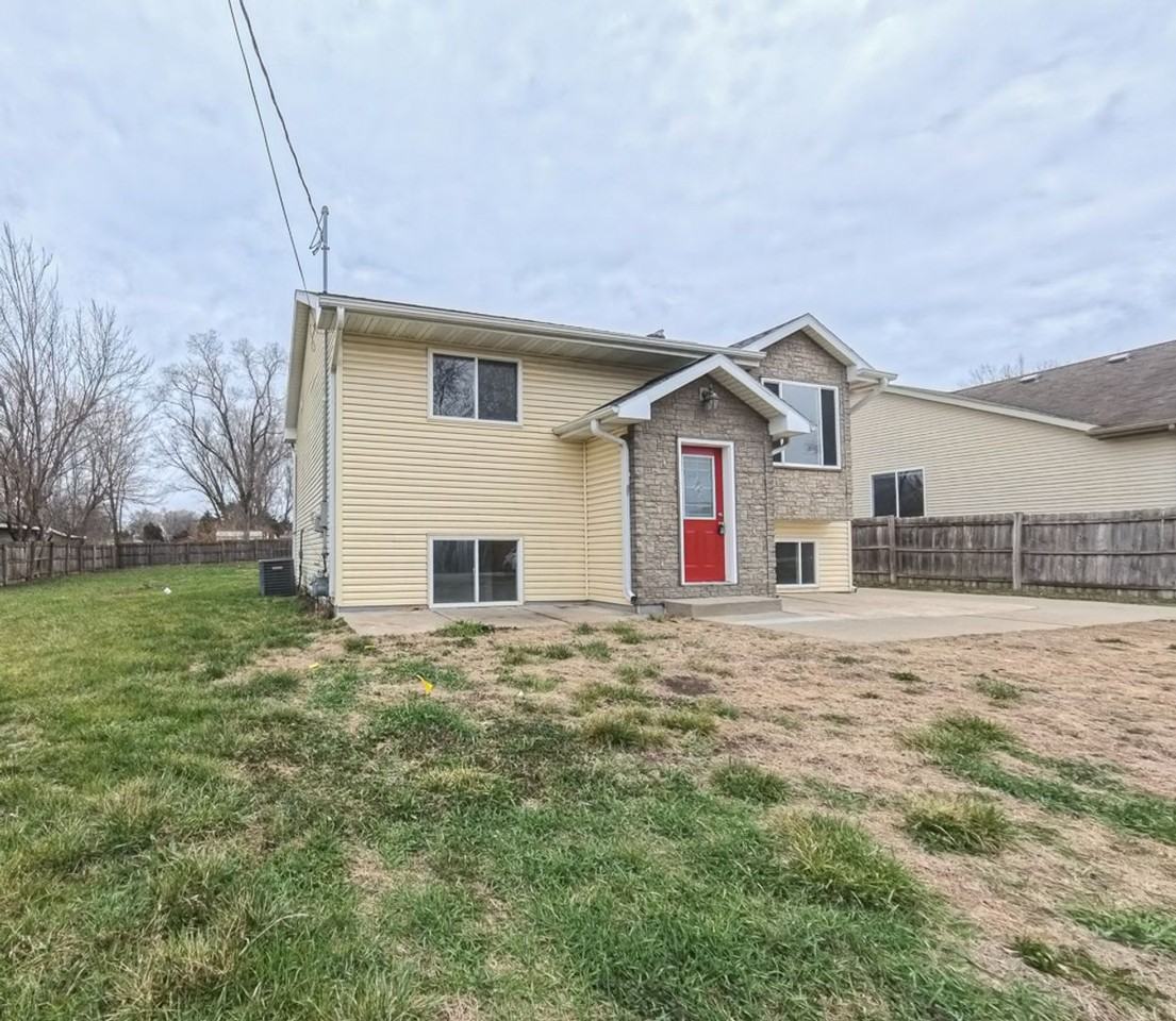 4874 Ne 39th Ave - Photo 2 of 27