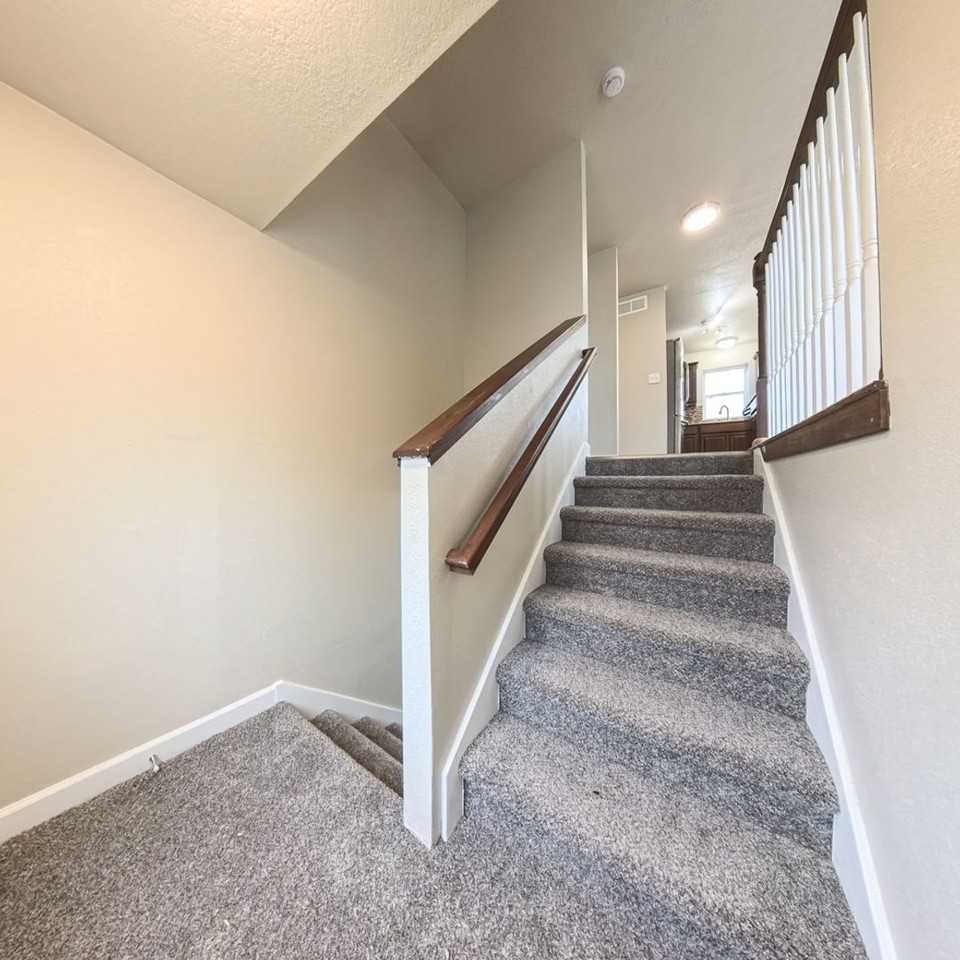 4874 Ne 39th Ave - Photo 3 of 27