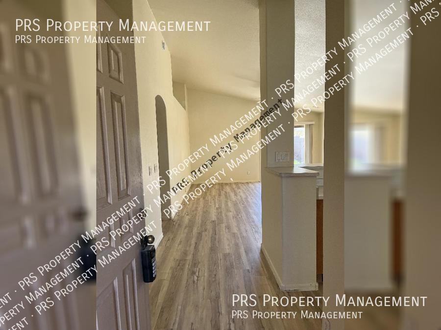 1744 E Robin Ln - Photo 2 of 26