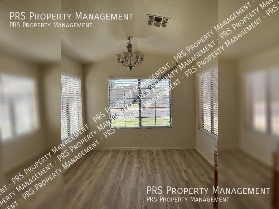 1744 E Robin Ln - Photo 3 of 26