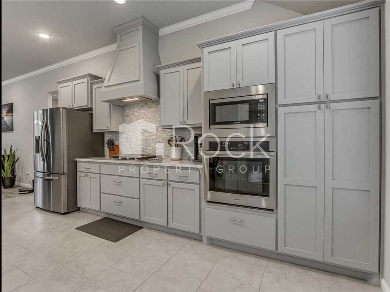 1105 Sw 137th Ct - Photo 3 of 34