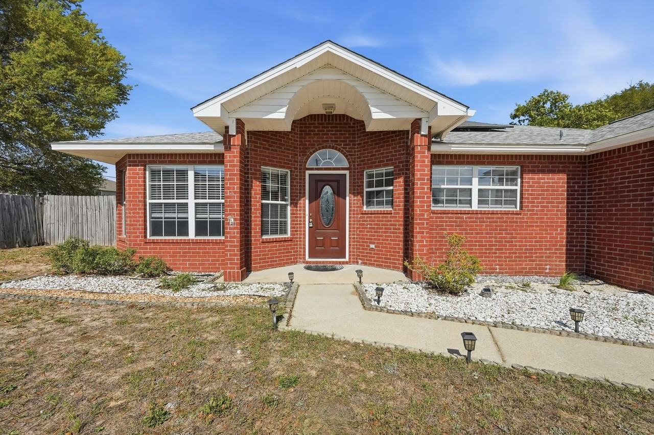 210 Limestone Cir - Photo 2 of 28