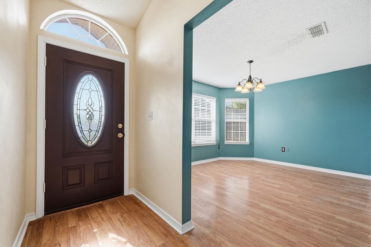 210 Limestone Cir - Photo 3 of 28