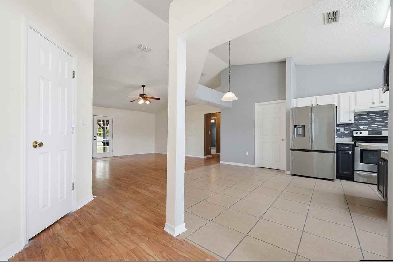 210 Limestone Cir - Photo 4 of 28