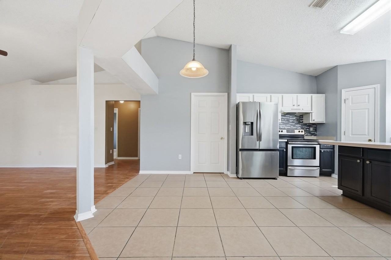 210 Limestone Cir - Photo 5 of 28