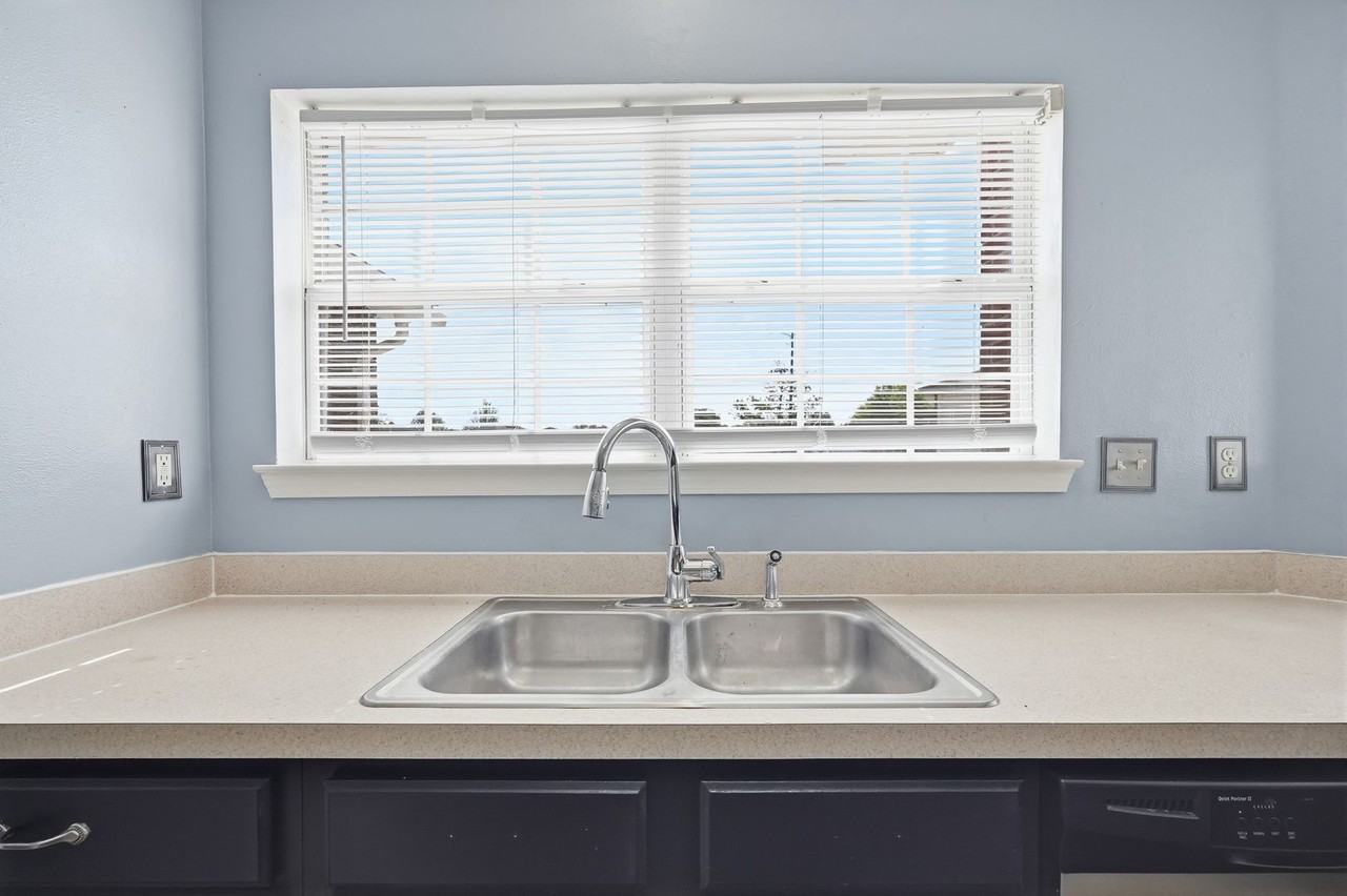 210 Limestone Cir - Photo 6 of 28