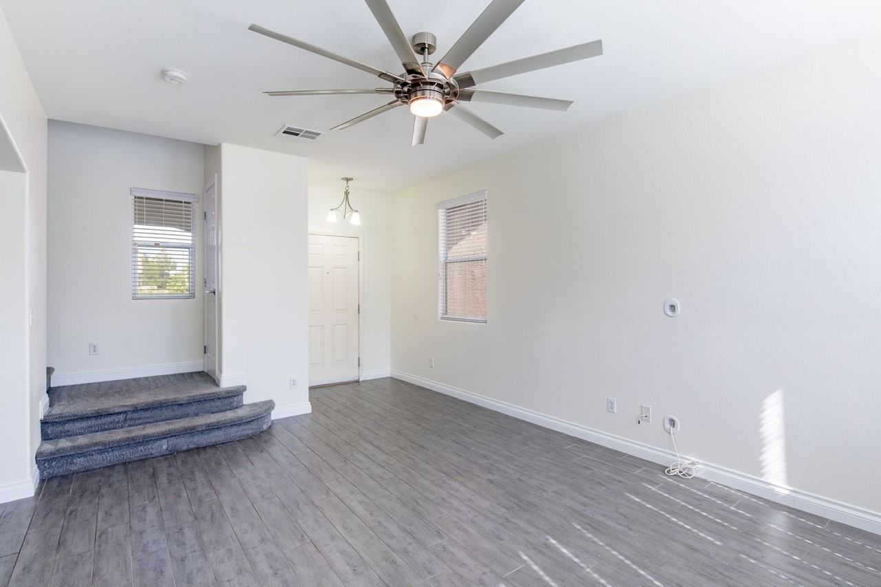 1068 Crescent Falls St - Photo 3 of 37