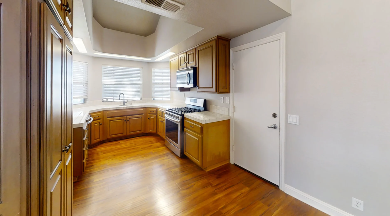 780 S Tourmaline Ct - Photo 5 of 15