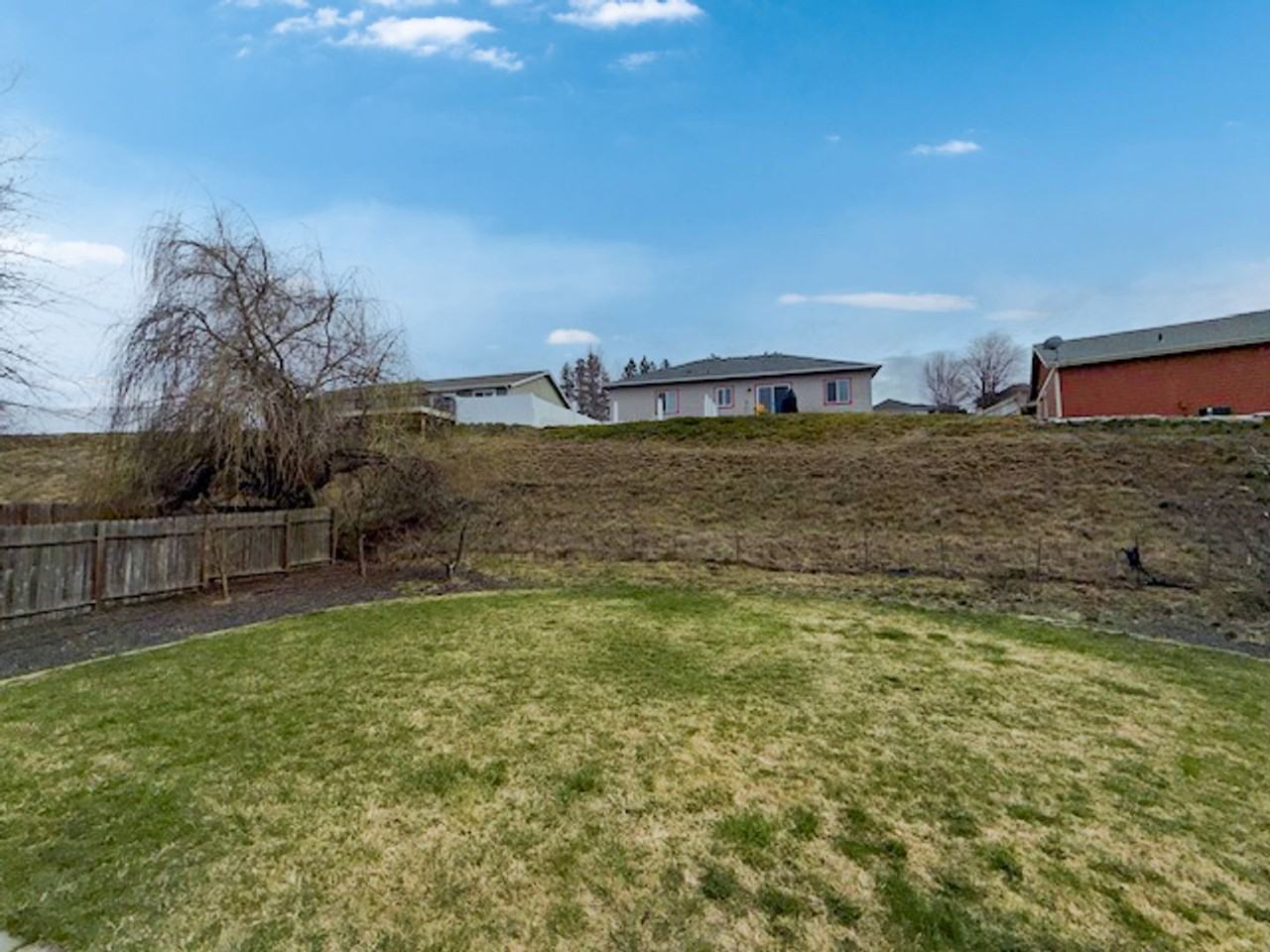 1102 Golden Hills Dr - Photo 3 of 14