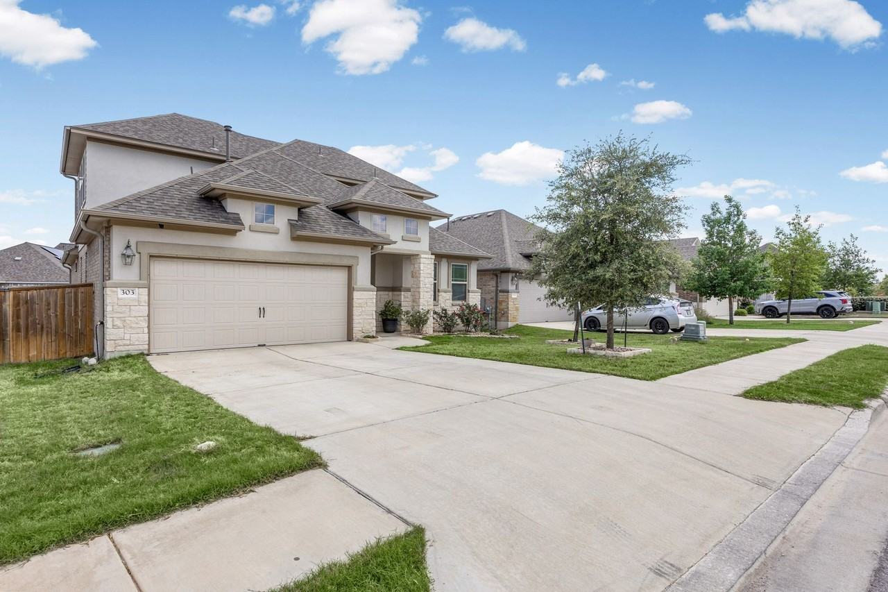 303 Eagle Ford Dr - Photo 2 of 34