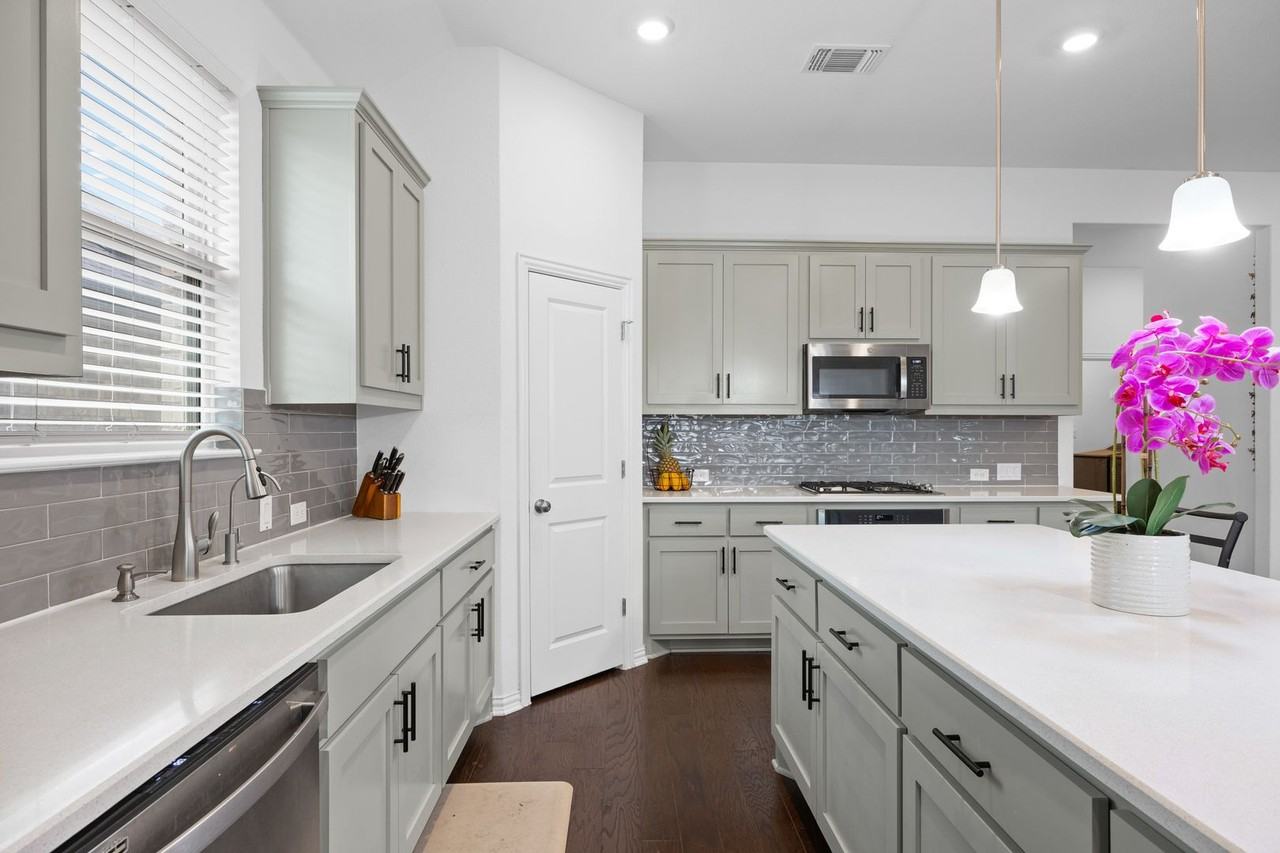 303 Eagle Ford Dr - Photo 4 of 34