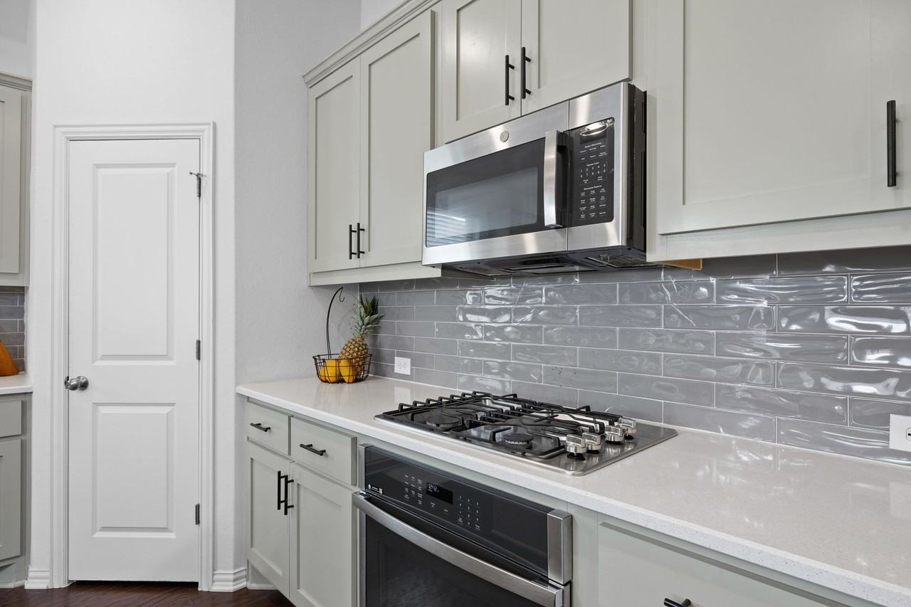 303 Eagle Ford Dr - Photo 5 of 34